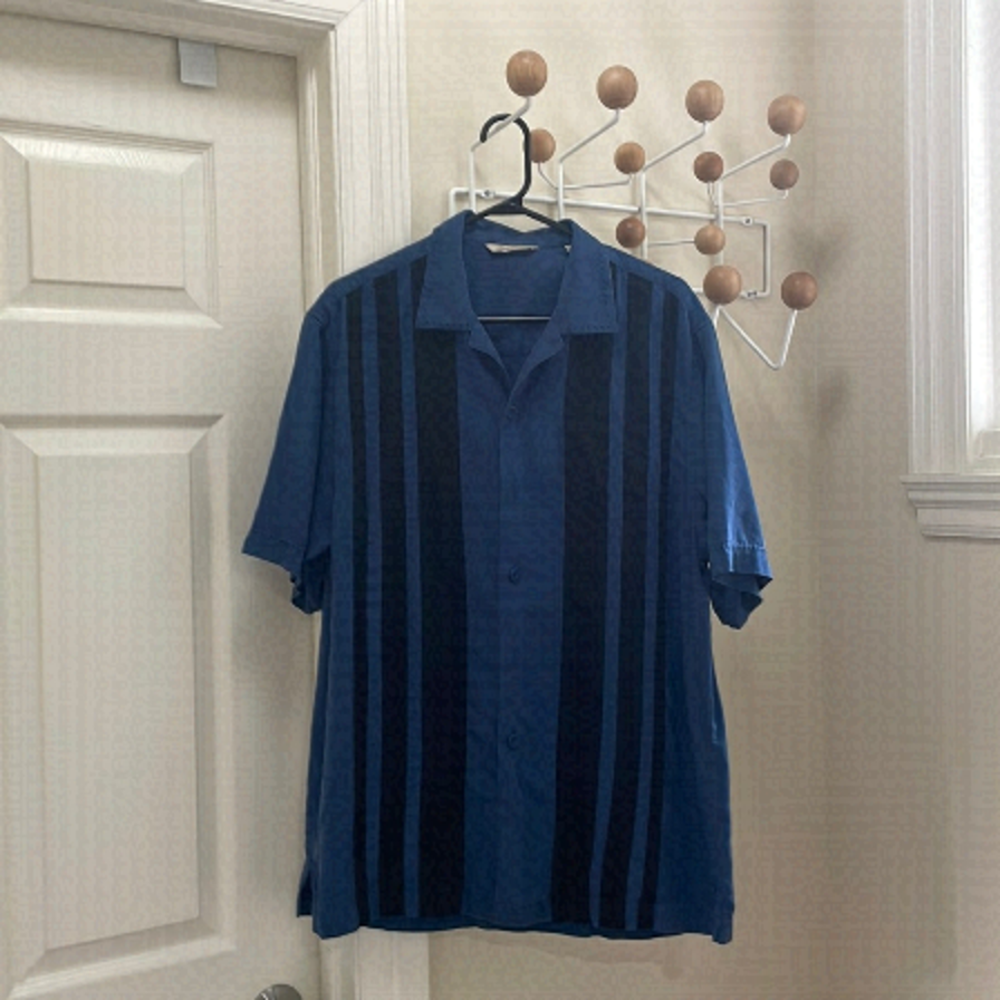 Paradise Collection - 100% Silk Casual Button Down - M